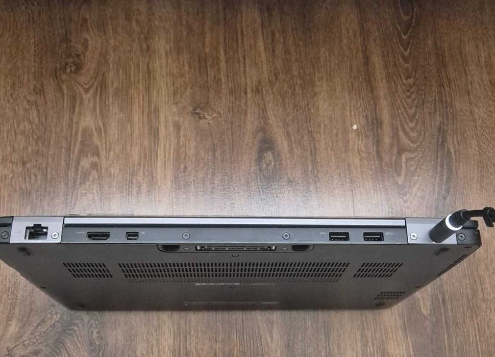 Laptop  E7470 14 inch CPU i5 2.5GHz 16GB Ram 250GB SSD