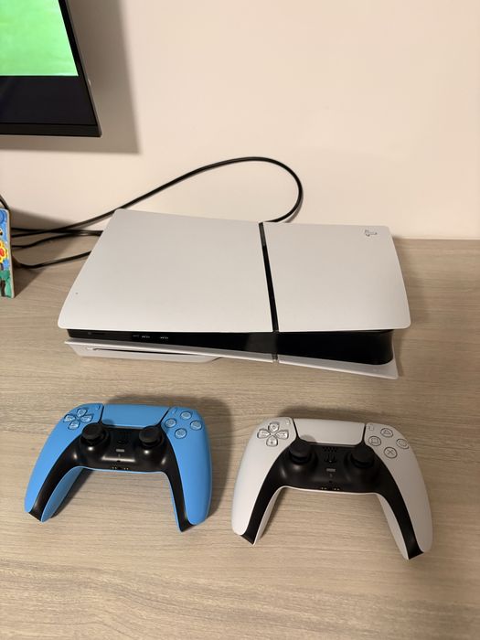 Vand PS 5 silm cu disk. Ofer 2 manete si 8 jocuri