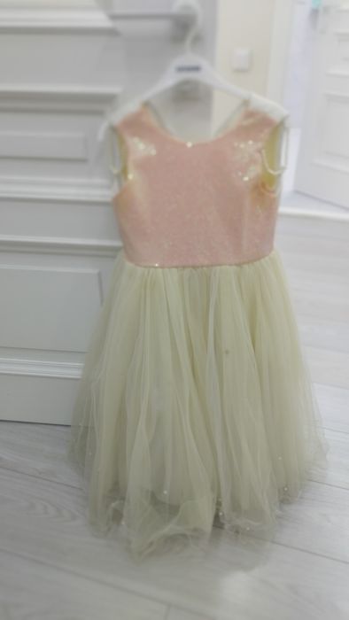 Продам платье на девочку