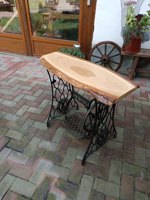 Comoda , consola sau suport tv din mașină de cusut