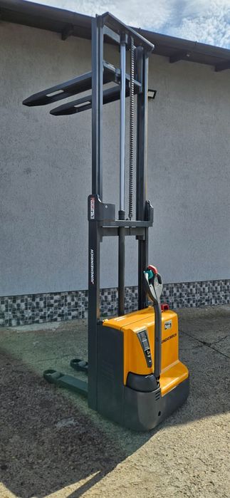 Transpaleta cu Catarg Liza electrica