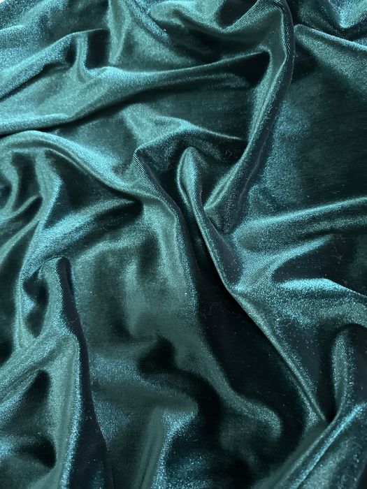 Элегантное велюровое платье