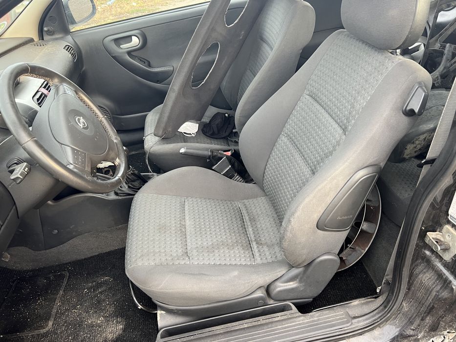 Опел корса ц 1.2 бензин само на части ок