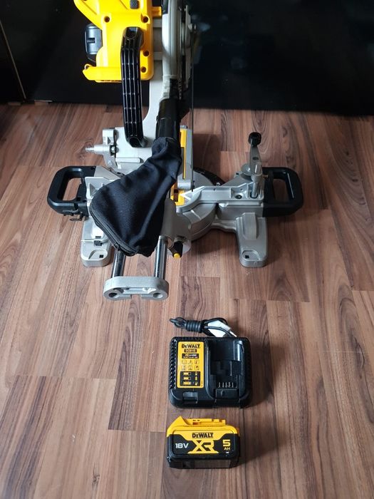 Dewalt DCS 365,circular pe acumulatori,pentru tăieri înclinate.