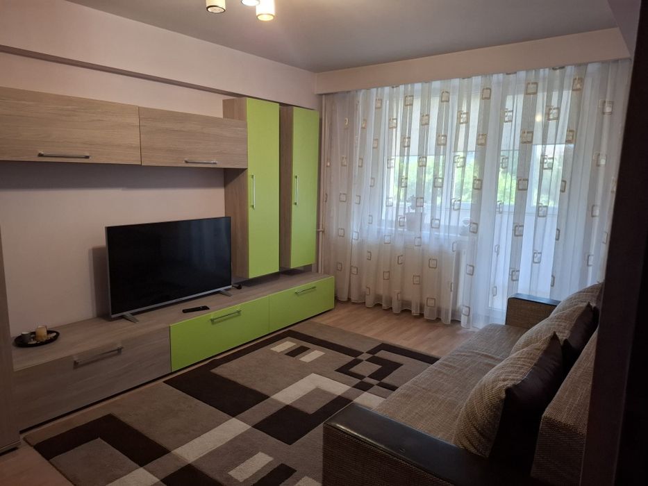 Inchiriez apartament cu două camere.
