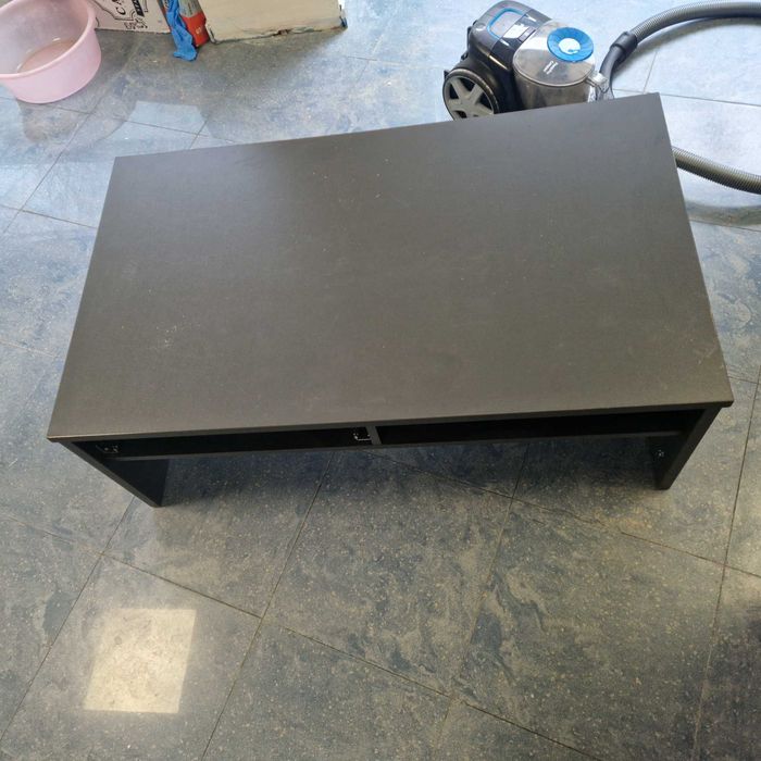 Холна маса в сив цвят