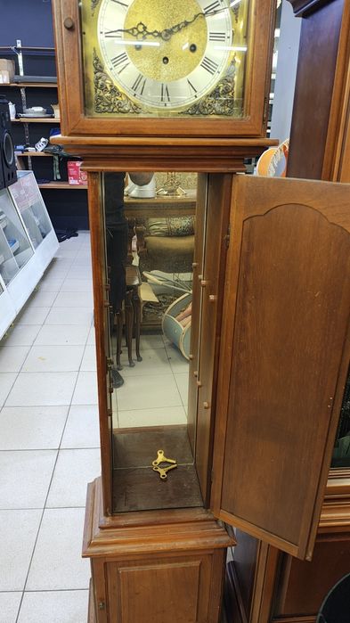 Паркетен часовник...