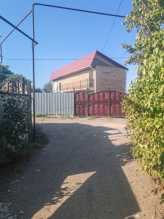 Продается двух этажный дом