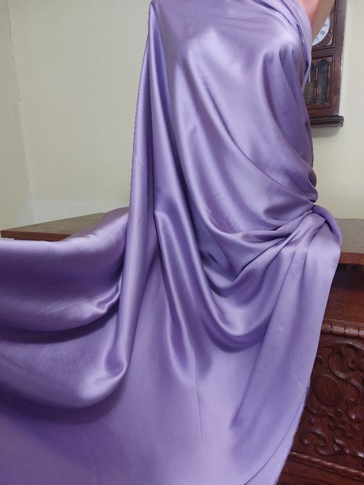 Cupon de 3 m satin din matase naturala si vascoza, culoare minunata, mov lila stins