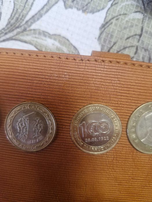 Продават се турски монети