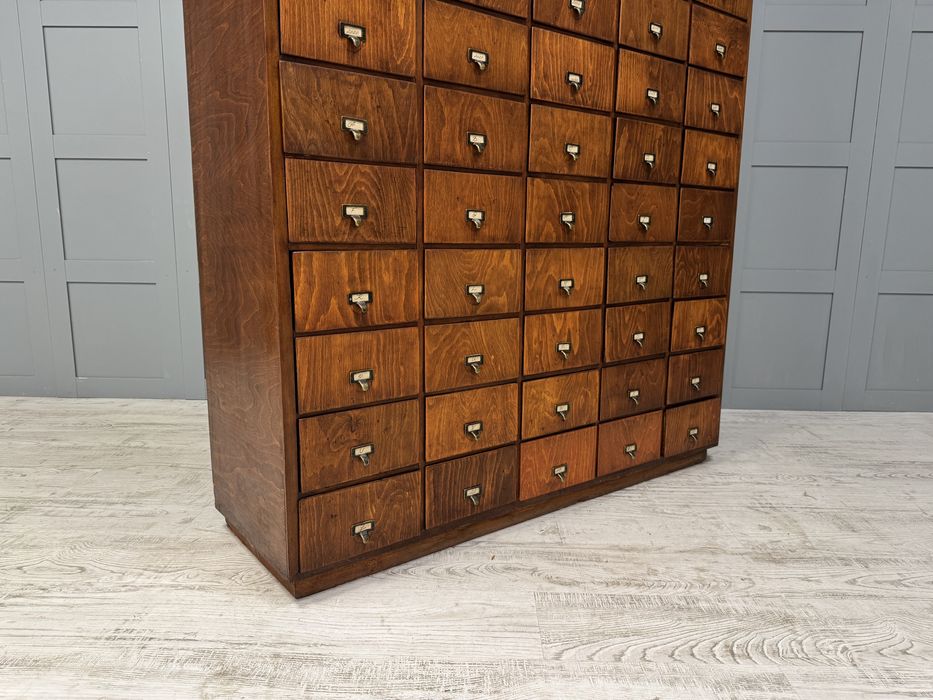 Български аптекарски шкаф от 60-те Т041