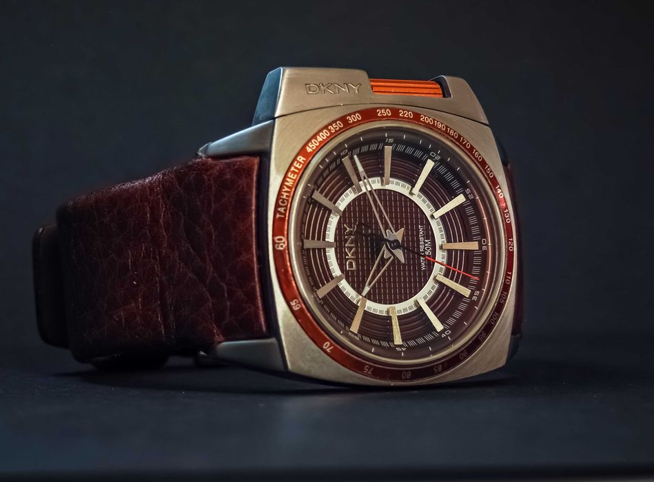 Продавам часовник DKNY