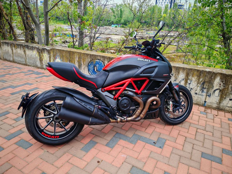 Ducati Diavel  Carbon Edition  ( schimb cu Auto )