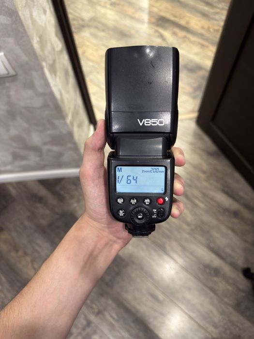 Продам Canon EOS 5D Mark IV + Godox V850 || + 3 АКБ