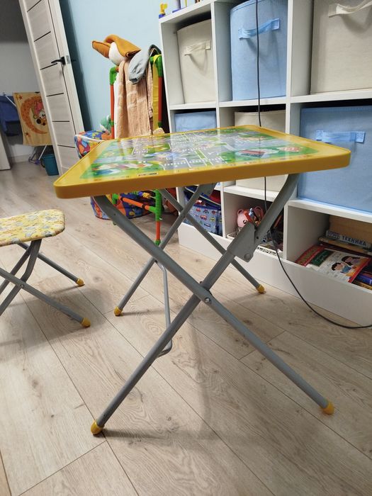 Детский столик со стульчиком