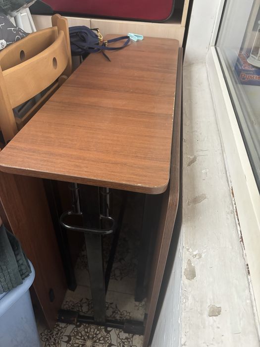 Стол-книжка.