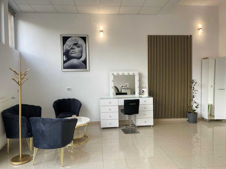 Inchiriez post manichiura si camera extensii gene