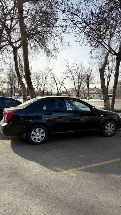 Lacetti 1.6 srochni sotiladi