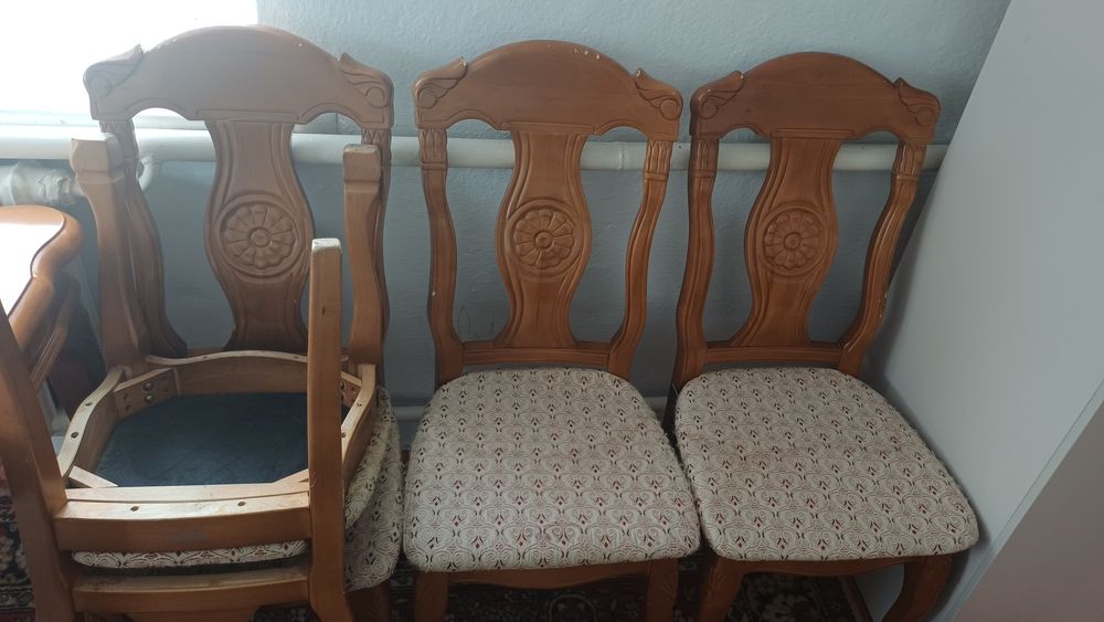 Продам стол и 4 стула