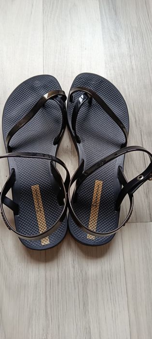 Vând lot încălțăminte măsură 36 fetițe sau dama