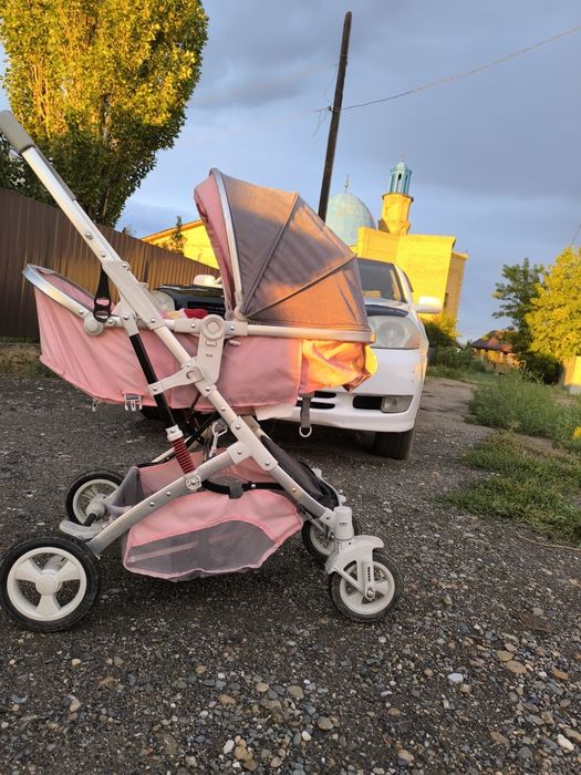 Продам коляску розовую