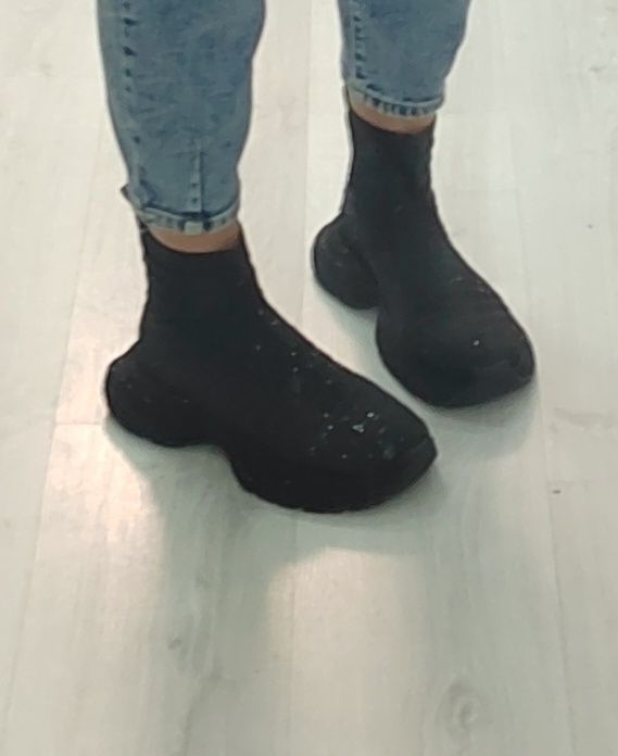 Обувка тип чорап с камани