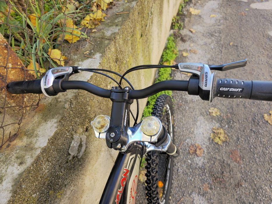 Мекица 26цола Двукоронна вилка, дискови спирачки 27 скорости  Cross