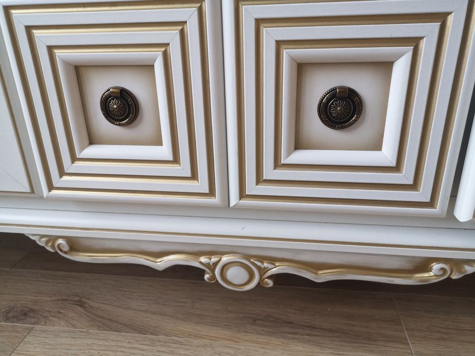 Комод в гостинную