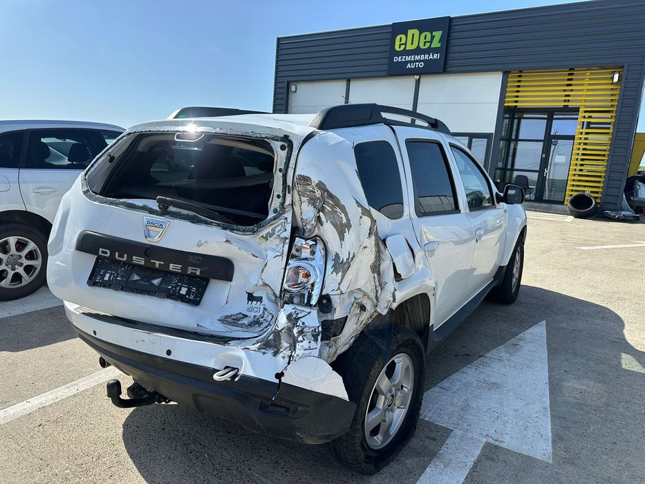 Dezmembrez / Dezmembrari / Piese / Accesorii Dacia Duster 2011 alba 1.5 dci 110 cp 4x4 volan stanga
