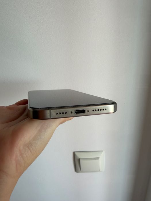 iPhone 15 Pro Max 256GB с кутия и слушалки