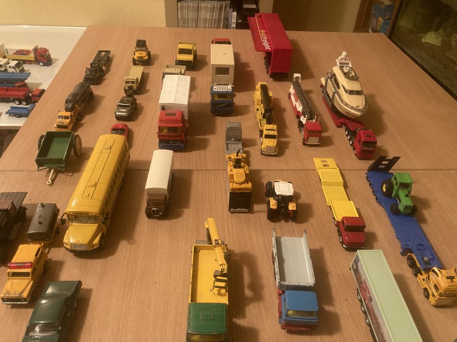 masinite, machete Siku, Majorette…