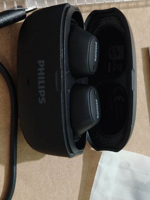 Casti  ANC Philips T1500  calitate foarte bună. Sunt aproape noi