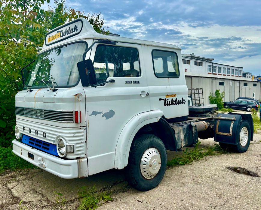 Autotractor Ford D Vintage Clasic Retro Pitesti • OLX.ro