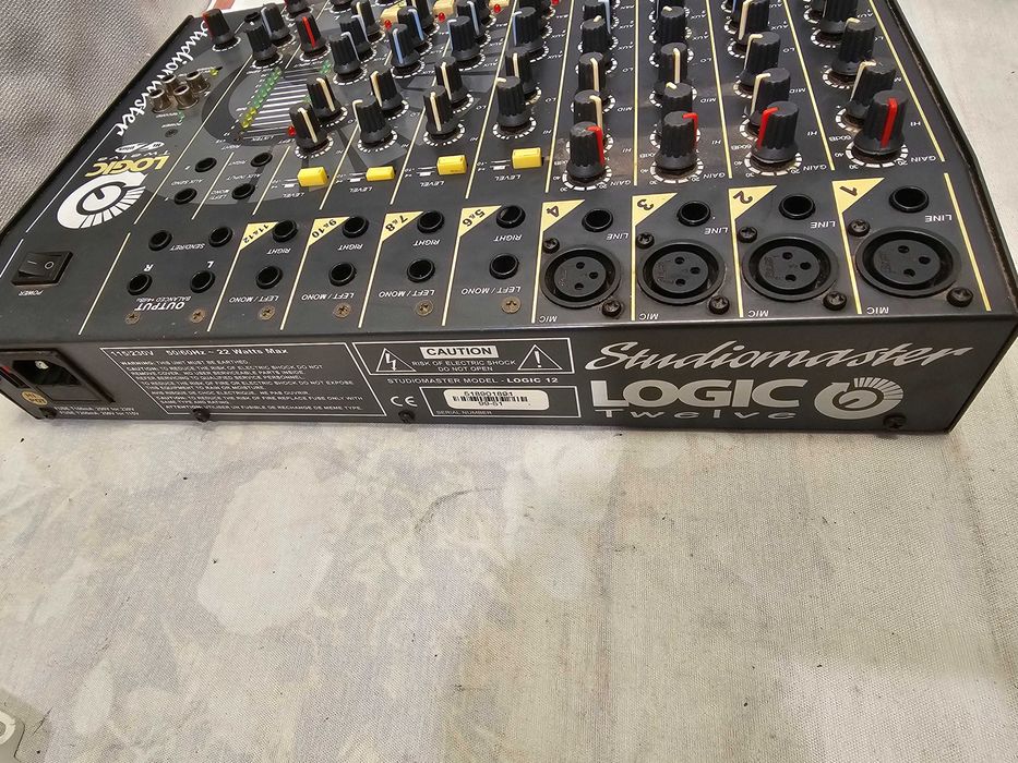 Mixer 8 canale Studiomaster Logic Twelve