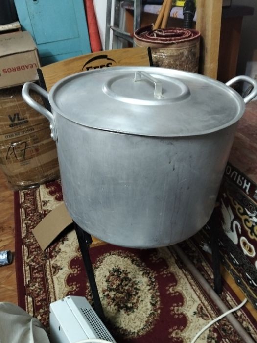 Кастрюля 50л продается