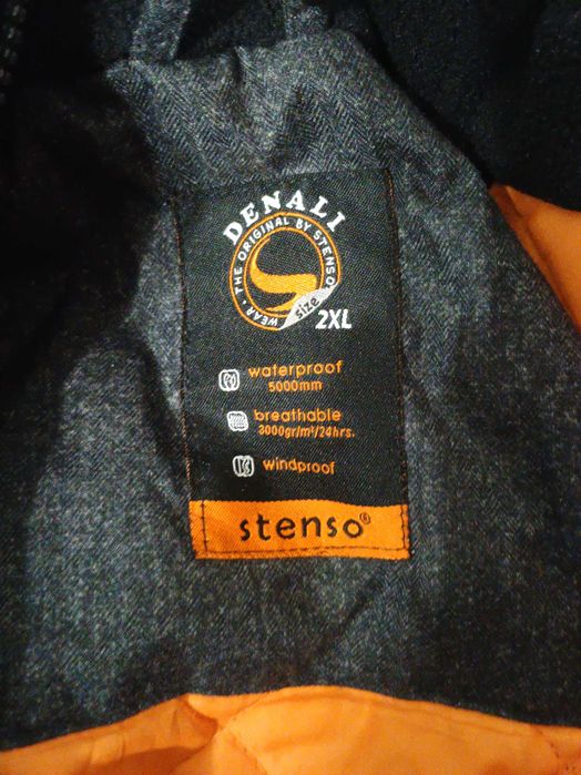 Запазено унисекс водоустойчиво яке