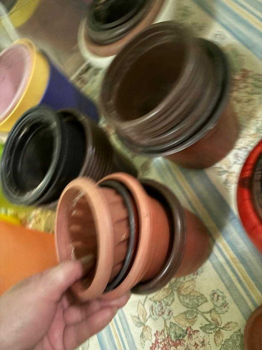 Продам цветочные горшки Б\У
