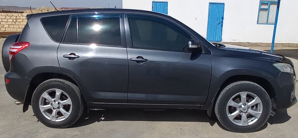 Тоайота рав 4 . 2012