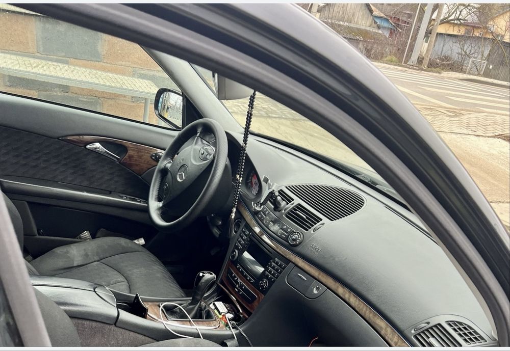 Mercedes E220 din 2003