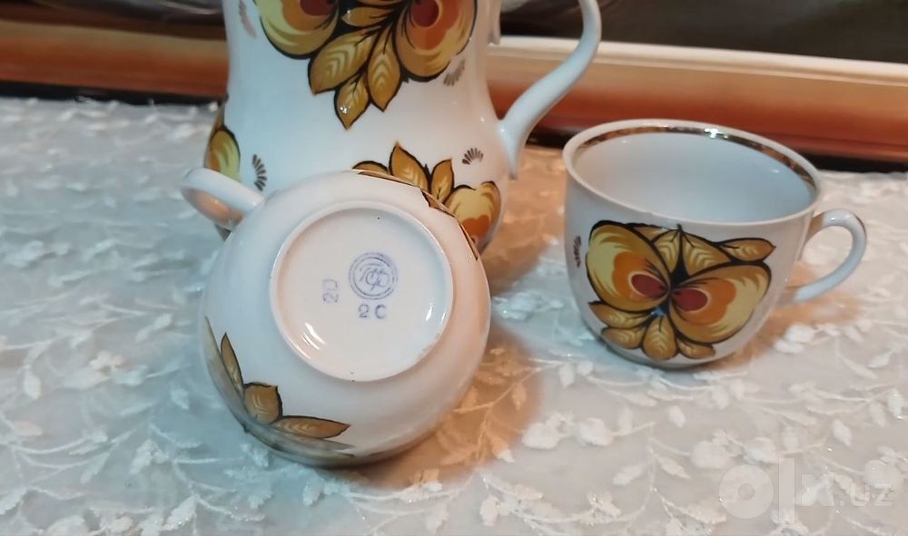 Чайные пары кофейник и тарелки