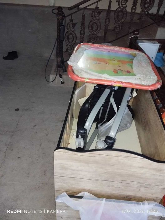 Продаётся детская кровать в комплекте с аксессуарами