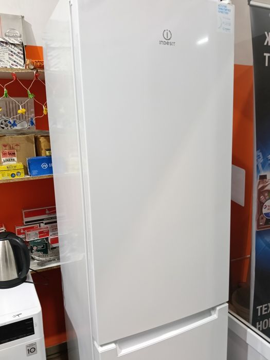 Холодильник Indesit