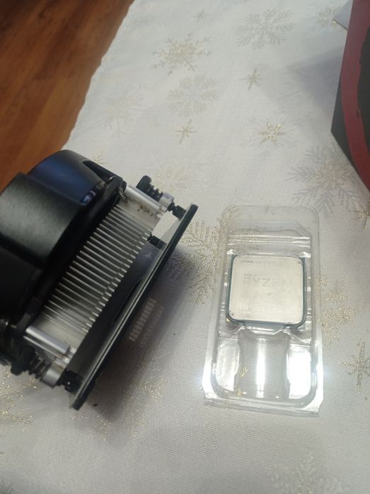 Процесор AMD Ryzen 5 2600 с оригинално охлаждане