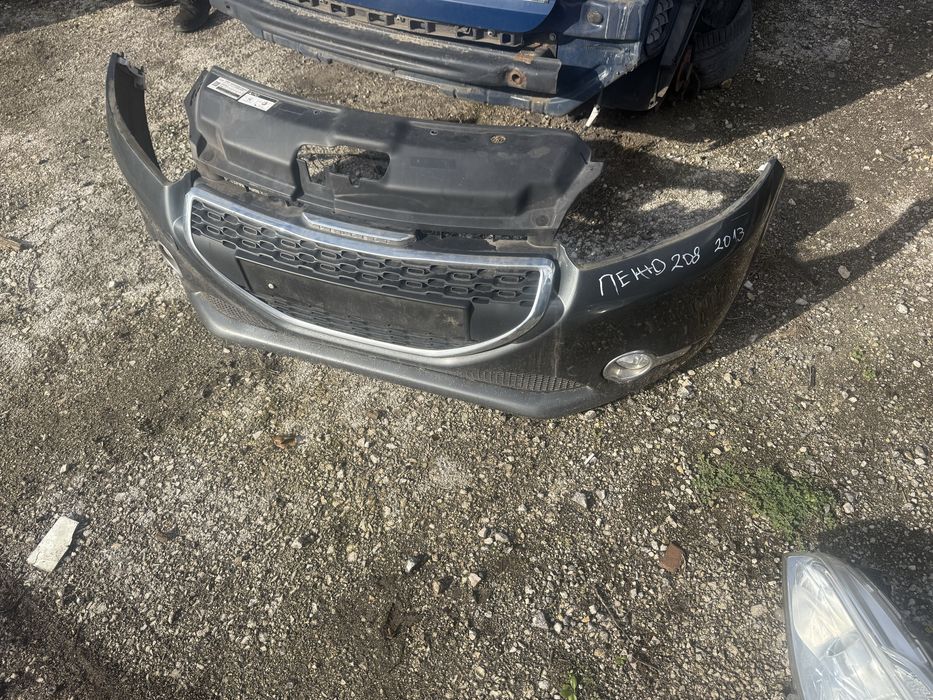 Предна броня с решетката Пежо Peugeot 208-2013 година