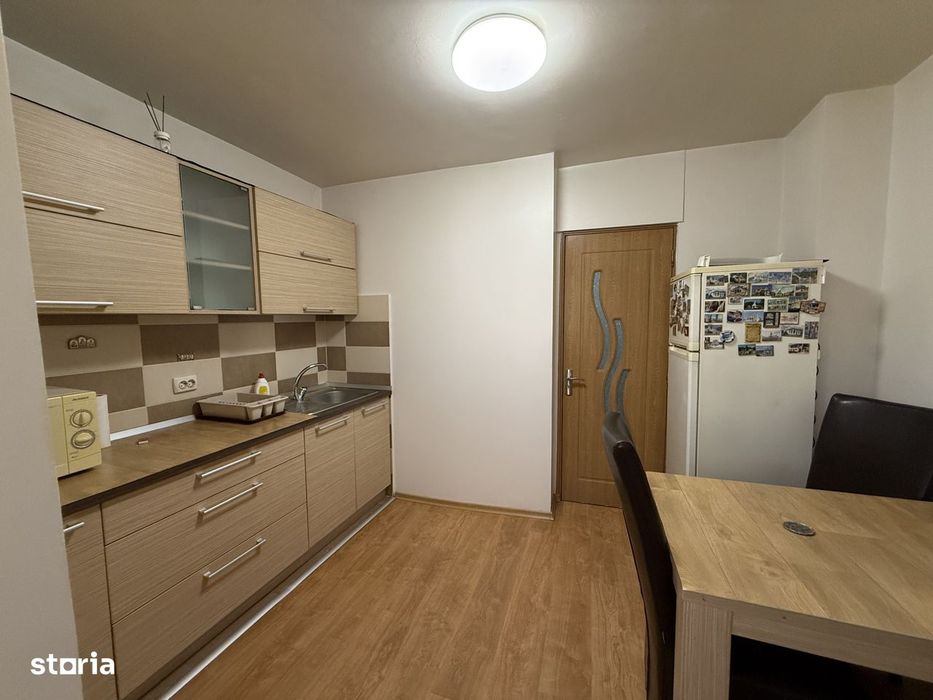 Apartament cu 3 camere, decomandat, 65 mp utili, etaj 4 cu acoperis -