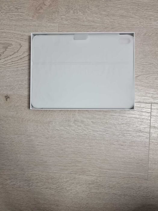 Husa cu tastatura Apple Magic Keyboard Folio iPad (gen.10) si Logitech