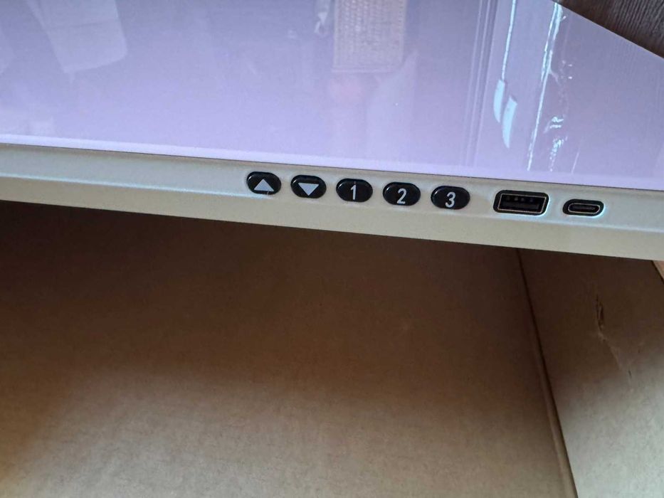 Електрическо бюро OffiGo с регулируема височина, чекмедже и USB – розово