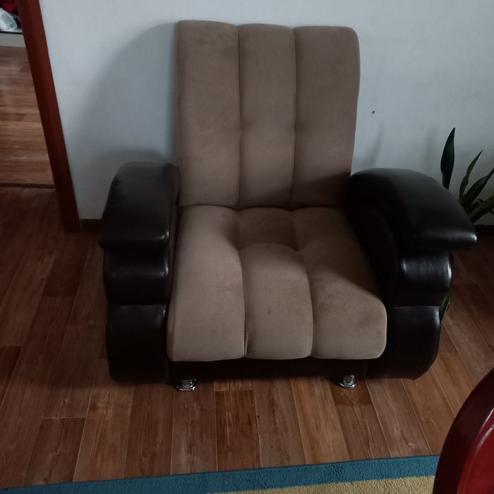 Диван с двумя креслами