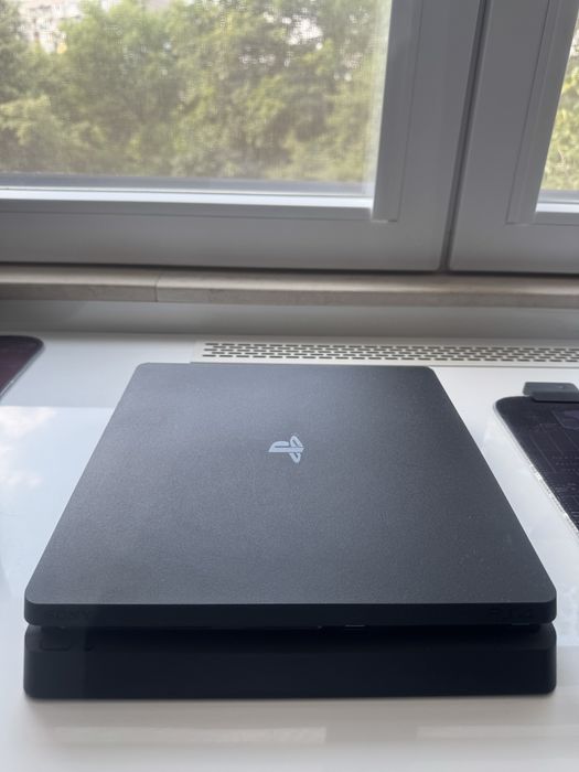 PS4 с оригинален контролер