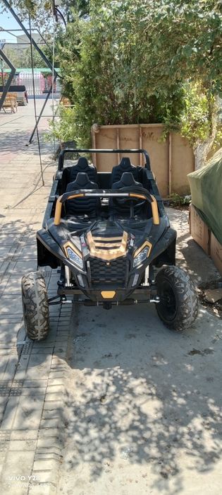 Bolalar mashinasi sotiladi rangi qora 4 ta orindiqi bor